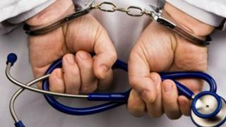 سيدي سليمان | توقيف ممرض متقاعد تورط في ممارسة مهنة الطب بشكل غير مشروع و أجرى عملية جراحية غير ناجحة