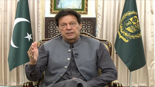 بعد يومين من تلقيه اللقاح | إصابة رئيس الحكومة الباكستانية بفيروس كورونا