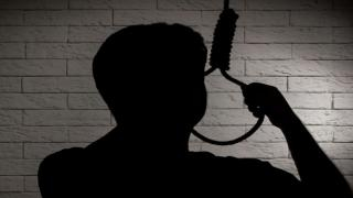 الدار البيضاء | شاب ينتحر شنقا بسبب “فيديو فاضح” يجمع صديقه “المقدم” بزوجته