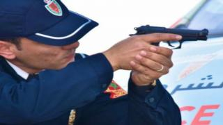 سلا | مفتش شرطة يستعمل سلاحه الوظيفي لتوقيف شخص عرض أمن المواطنين و سلامة عناصر الشرطة للتهديد بواسطة كلب شرس