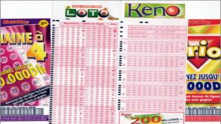 إقليم الناظور | مواطن محظوظ يفوز بـأكثر من 3 ملايير في مسابقة اللوطو + صور