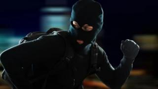 بريطانيا | لص يعيد أموالا مسروقة بعد إكتشافه أنها تبرعات لمسجد