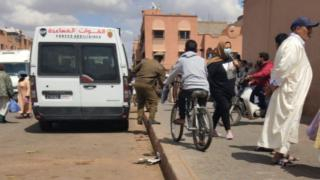 مراكش | حملة لتحرير الملك العمومي تنتهي بطعن بائع جائل ل”مخزني ” في العنق + صور