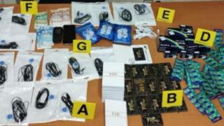 وجدة | إيقاف طالب جامعي يشتبه في ترويجه أجهزة الغش في الإمتحانات