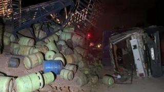 إقليم جرسيف | إصابة 03 أشخاص في إنقلاب شاحنة لنقل قنينات الغاز بجماعة صاكة