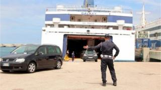 جلالة الملك يأمر بتسهيل عودة الجالية للوطن جوا وبحرا بأثمنة مناسبة ومعقولة