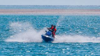 إنطلقوا من سواحل الناظور | طاقم صيد جزائري ينقذ 3 مغاربة حاولوا الوصول إلى أوروبا عبر “جيت سكي”