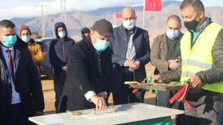 بالصوت و الصورة | عامل إقليم جرسيف يعطي إنطلاقة عدة مشاريع تنموية و يتفقد ورش المدرسة الجماعاتية بصاكة