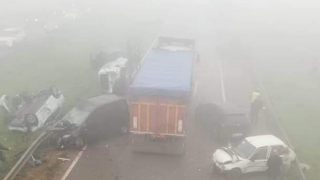 ”لوطوروت” البيضاء – برشيد | الضباب الكثيف يتسبب في تصادم عدد من السيارات و الشاحنات