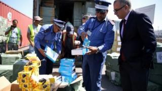 إقليم الناظور | الجمارك تحجز مستلزمات هواتف نقالة بقيمة 250 مليون سنتيم