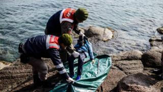 تفاصيل “صادمة” | مصرع مهاجرين تم رميهم في البحر مكبلي الأيدي وبدون سترات نجاة