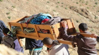 الإسعاف “مقطع ليها لفران” | غياب الإسعاف يتسبب في وفاة زوجته وجنينها خلال الولادة بإقليم أزيلال