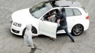 جرسيف | توقيف شابين تورطا في الإستيلاء على سيارة تحت التهديد بالسلاح الأبيض بحي حمرية