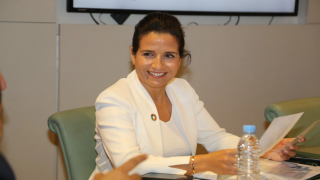 مقابل 300 مليون سنتيم | وزيرة الطاقة تستعين بشركة فرنسية للتواصل مع المغاربة