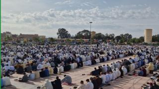 جرسيف | حشود غفيرة تؤدي صلاة عيد الفطر بالمصلى المركزي + صور وفيديو