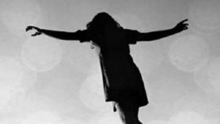 جرسيف | شابة في ربيعها الثامن عشر تحاول إنهاء حياتها برمي نفسها من أعلى منزل أسرتها باولاد صالح