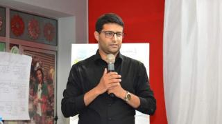 وجدة | الحقوقي والإعلامي إبن جرسيف “محمد العشوري” يتعرض للإعتداء والسرقة والأمن يتدخل + صور