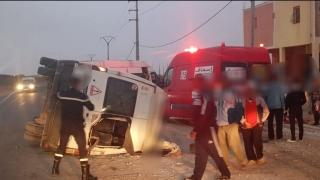اشتوكة | 19 جريحا في حادثة انقلاب سيارة لنقل العمال الزراعيين