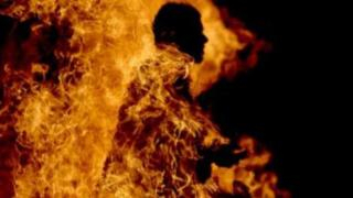 رفضت زوجته كل محاولاته للصلح | وفاة أربعيني بعد أن أضرم النار بنفسه نواحي “سطات”