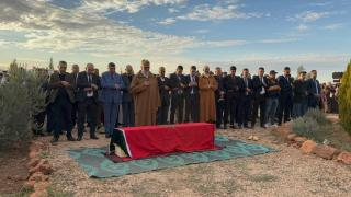 توفي برصاصة زميل له بالخطأ | جنازة رسمية تشيع جثمان الشرطي “عبد الغني رضوان” بأبي الجعد