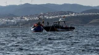 قبالة سواحل سبتة المحـ.ـتلة | الحرس المدني الإسباني يصادر قارب صيد مغربي