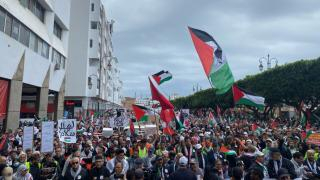 للأحد الثاني تواليا | آلاف المغاربة يحتشدون في مسيرة إحتجاجية بالرباط نصرة لغزة