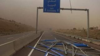 رياح قوية وغبار | وزارة التجهيز تهيب بمستعملي الطرق توخي المزيد من الحيطة