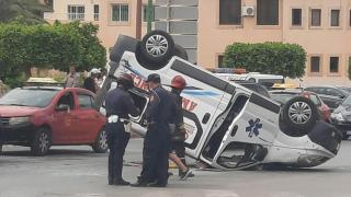 وجدة | خسائر مادية و إصابات إثر إنقلاب سيارة إسعاف وعلى متنها مرضى