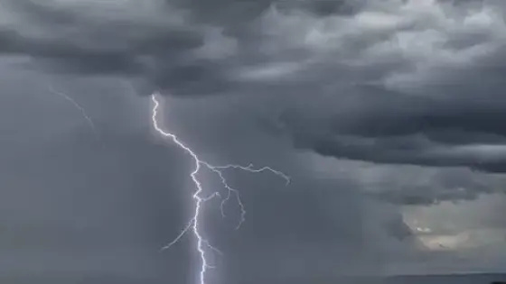 نشرة إنذارية | ثلوج وأمطار رعدية من السبت إلى الإثنين بعدة مناطق