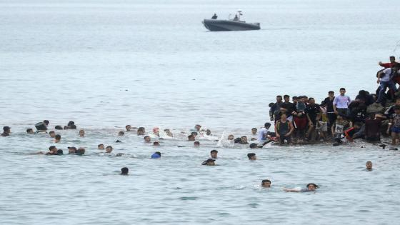 من بليونش إلى بنزو | 40 مهاجرا مغربيا يغامرون بحياتهم سباحة للوصول إلى سبتة المحتلة