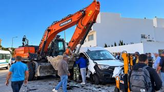 طنجة | 18 مصاباً في اصطدام بين جرافة وسيارة لنقل العمال