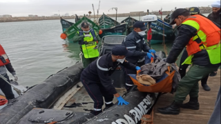 فاجعة | فقدان 6 بحارة و نقل سابعهم في حالة حرجة جراء إنقلاب قارب في سواحل الجديدة