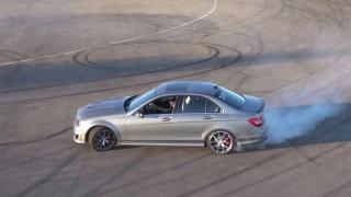 جرسيف | توقيف سيدة من أفراد الجالية قامت بأعمال إستعراضية سيارتها بالشارع العام