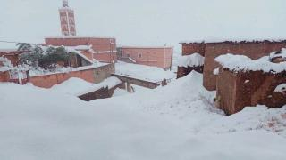 تجاوز سمكها 1.60 مترا | الثلوج تحاصر 52 دوارا في “تديلي” بورزازات + صور