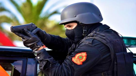 أزرو | إطلاق نـ.ـار يحيد خطر شخص هاجم أمنيين بكلب شرس