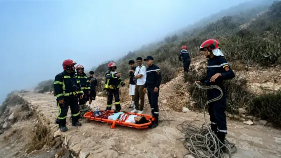 أكادير | الوقاية المدنية تنقذ 4 سياح علقوا بأعالي أكادير أوفلا