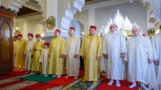 الرباط | الملك محمد السادس يؤدي صلاة عيد الفطر بمسجد أهل فاس ويتقبل التهاني