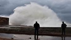 تحذير | أمواج عاتية تصل لـ8 أمتار تجتاح السواحل المغربية الجمعة