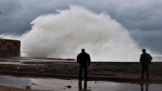 تحذير | أمواج عاتية تصل لـ8 أمتار تجتاح السواحل المغربية الجمعة