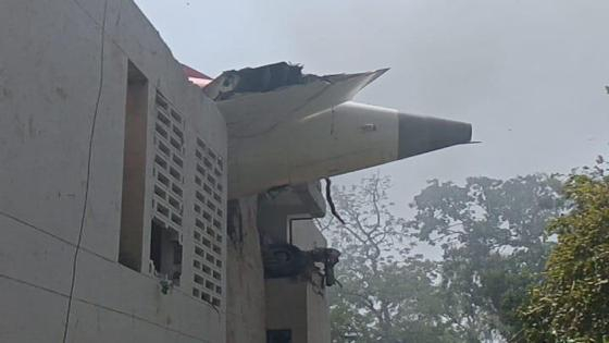 فوق مبنى سكني | تحطم طائرة هندية تقل 272 راكبا دقائق بعد إقلاعها