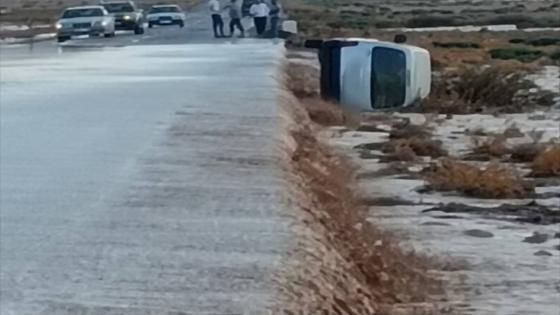 طريق صاكة – أفسو | السيول تجرف إحدى المركبات