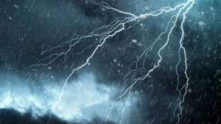 نشرة إنذارية | زخات رعدية قوية مصحوبة بالبرَد وبهبات رياح بعدة أقاليم مغربية