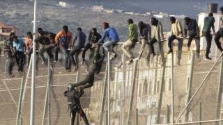 الناظور | 5 قتلى و إصابة 140 عنصراً من القوات العمومية في حادث إقتحام جديد لسياج مليلية