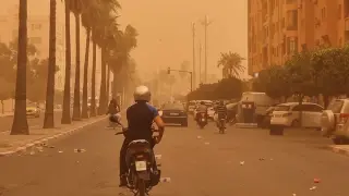 تصل سرعتها لــ90 كلم | الأرصاد الجوية تحذر من هبات رياح قوية بعدد من أقاليم المملكة